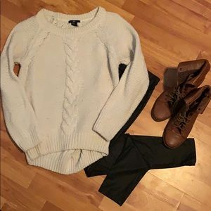 Cream color cable knit sweater ♥️